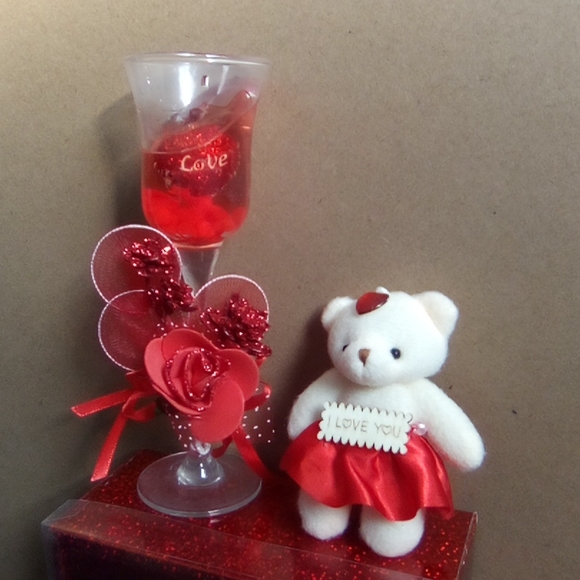 Valentine Gift Set NIB Champagne Flute Candles and Love Bear - Picture 1 of 11